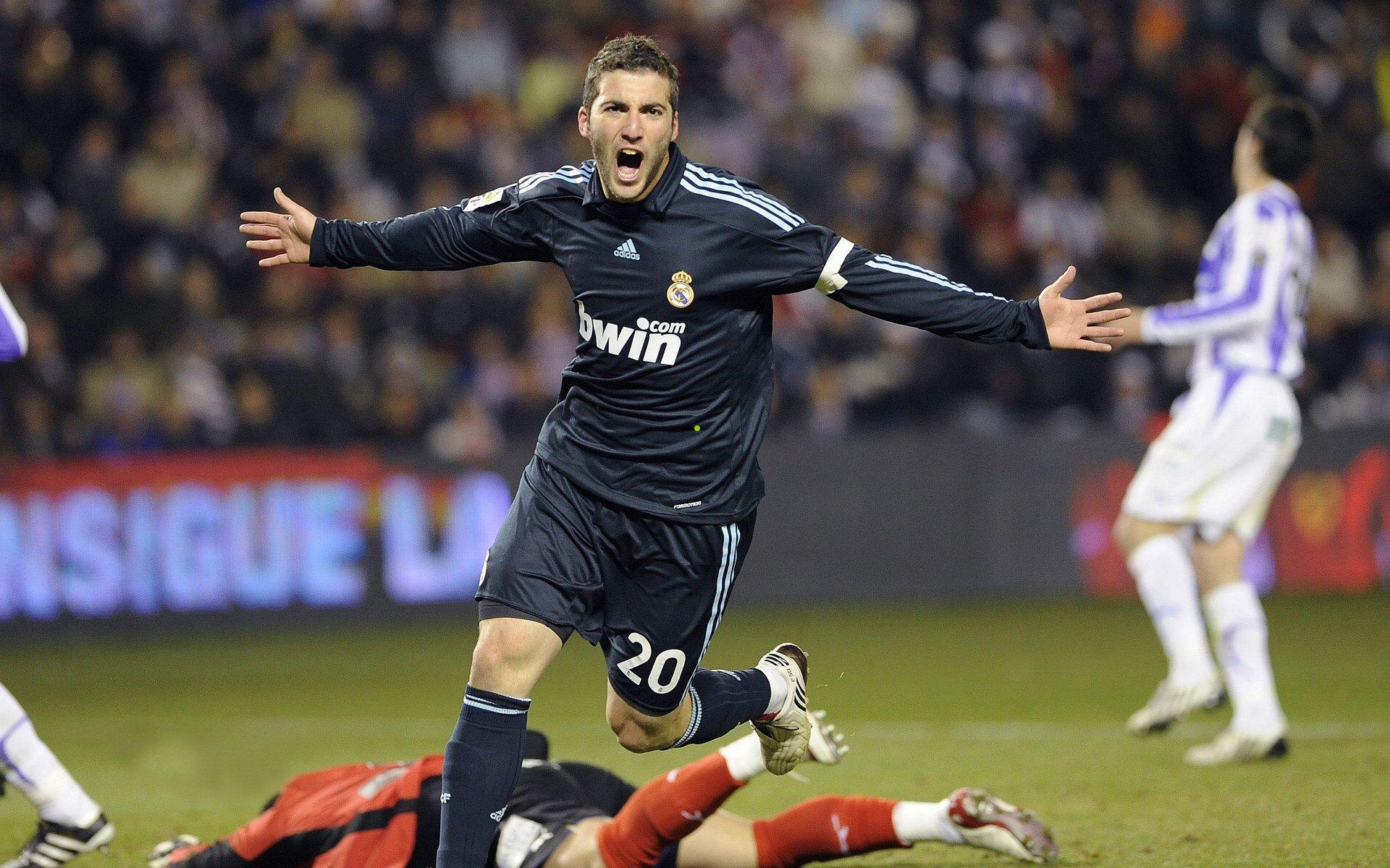 巴萨财政困局阻碍哥伦比亚天才加盟，每体揭露长期追逐终成空