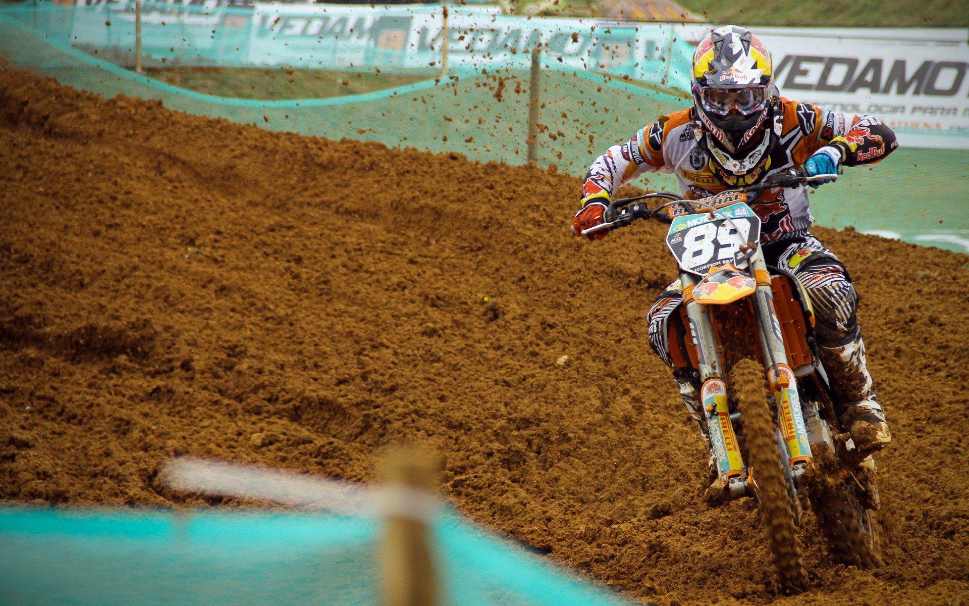 国足集训名单突现变数,为防意外临时增补两人,李霄鹏昔日麾下战将让出席位